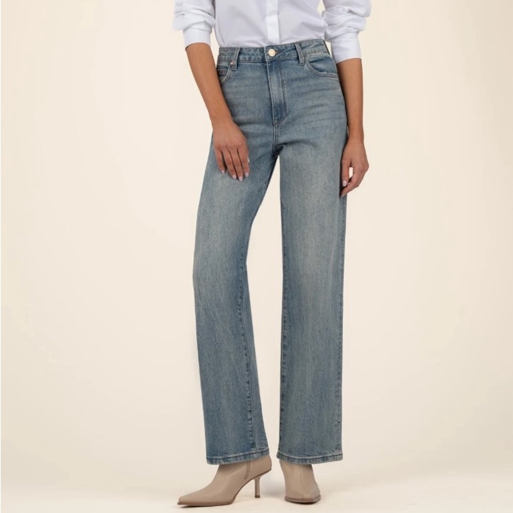 Kut from the Kloth Straight-Leg Jeans in Light Blue Denim